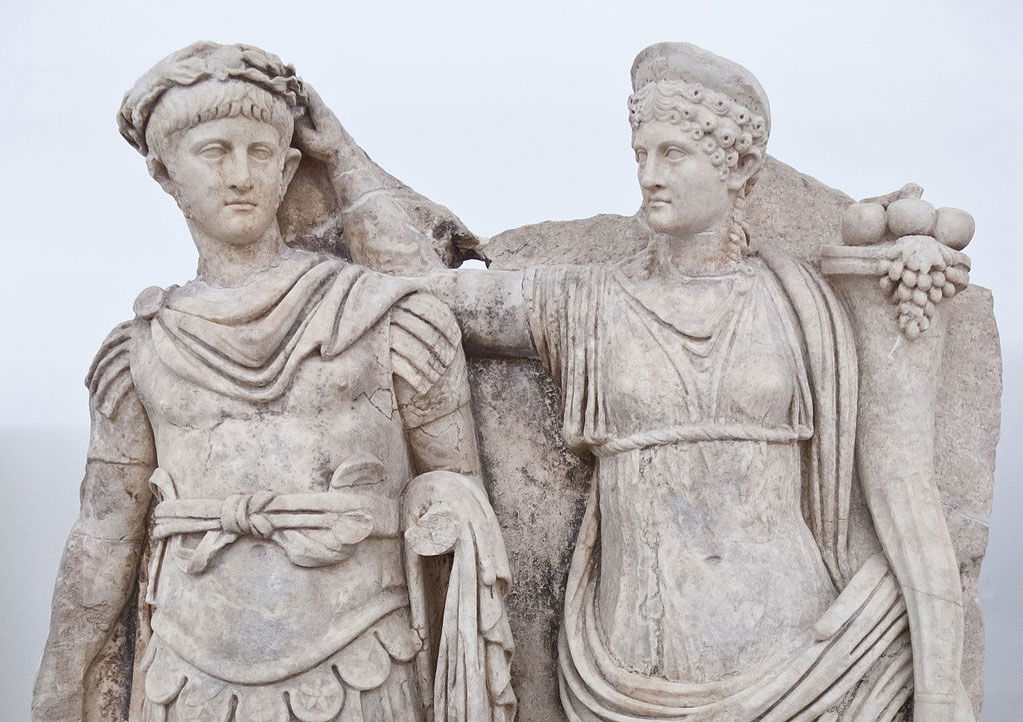 Sculpture of Agrippina crowning her young son Nero (c. 54–59 AD). Photograph by Carlos Delgado (CC-BY-SA 3.0 DEED).